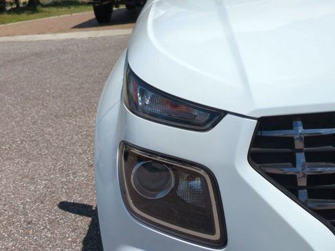 Used 2025 Hyundai Venue SEL image 10