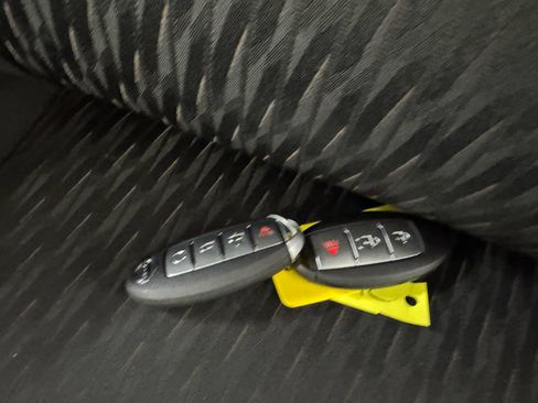 Used 2017 Nissan Rogue SV image 20