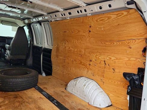 Used 2024 Chevrolet Express 3500 Extended RWD image 19