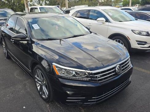 Used 2019 Volkswagen Passat 2.0T SE R-Line image 1