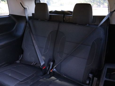 Used 2021 GMC Acadia SLE image 21