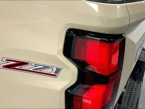 Used 2023 Chevrolet Colorado Z71 w/ Z71 Convenience Package 2 AWD/4WD image 21
