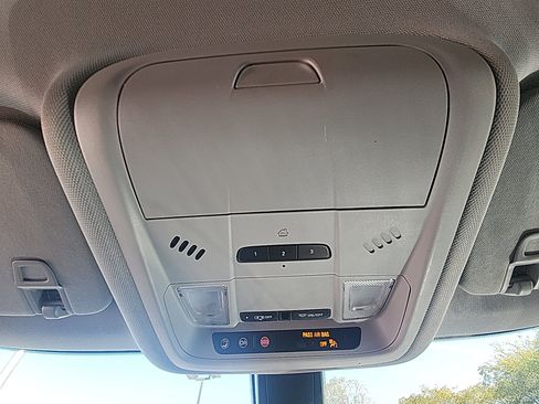 Used 2020 Chevrolet Blazer LT image 24