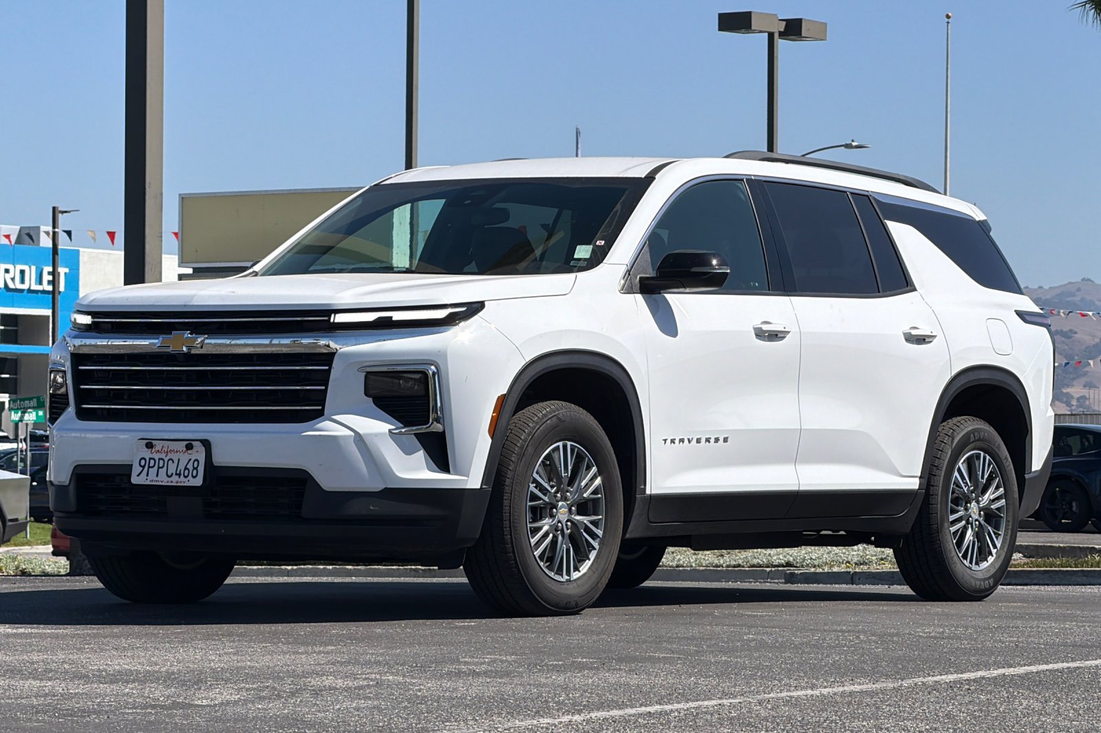 Used 2025 Chevrolet Traverse LT FWD image 9