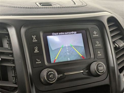 Used 2016 Jeep Cherokee Sport image 22