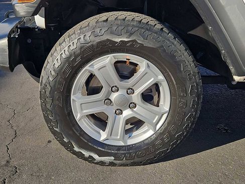 Used 2020 Jeep Gladiator Sport w/ Trailer Tow Package image 13