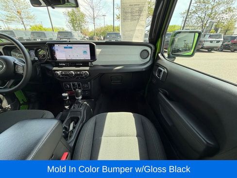 Used 2025 Jeep Gladiator Sport AWD/4WD image 21