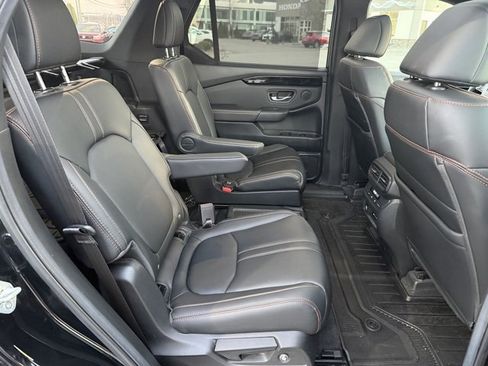 Used 2025 Honda Pilot TrailSport image 42
