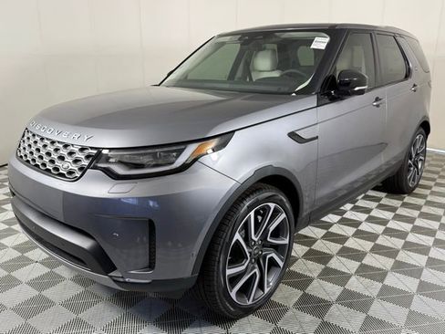 New 2025 Land Rover Discovery S image 3