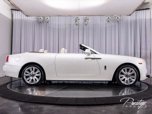 Used 2016 Rolls-Royce Dawn RWD image 21