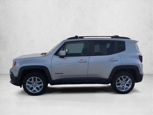Used 2016 Jeep Renegade Latitude image 9