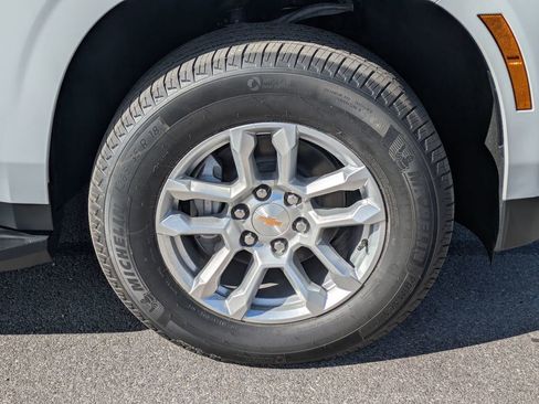 New 2026 Chevrolet Suburban LS image 11