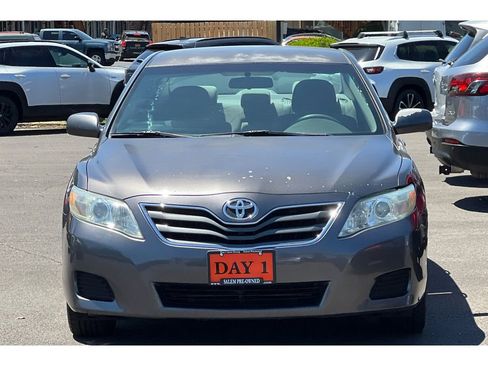 Used 2011 Toyota Camry LE image 11