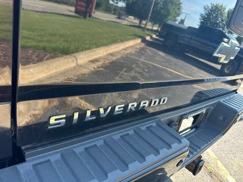 Used 2017 Chevrolet Silverado 1500 LT w/ Midnight Edition AWD/4WD image 18