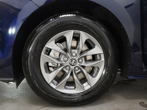 Used 2025 Toyota Sienna XLE image 30