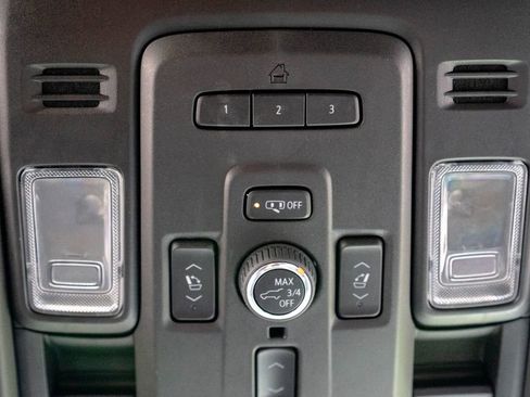 Used 2023 GMC Yukon Denali AWD/4WD image 34