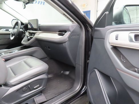 Used 2025 Ford Explorer Active w/ Active Comfort Package image 25