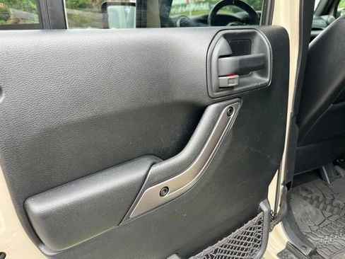 Used 2018 Jeep Wrangler Unlimited Sahara AWD/4WD image 11