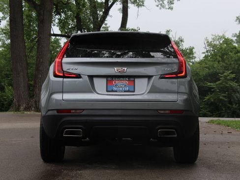 Used 2023 Cadillac XT4 Luxury w/ Cold Weather Package FWD image 7