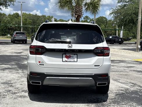 New 2026 Honda Pilot Touring image 7