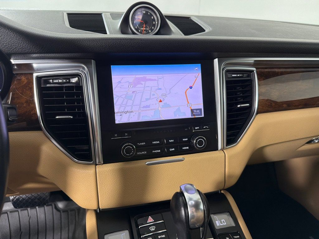 Used 2018 Porsche Macan AWD/4WD image 17