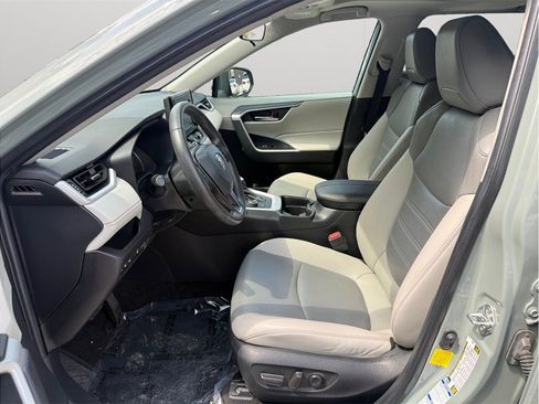 Used 2021 Toyota RAV4 XLE Premium AWD/4WD image 2
