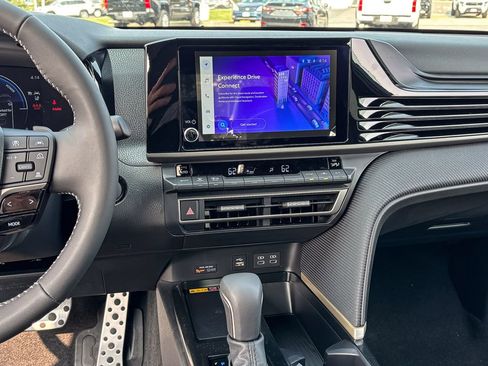 New 2025 Toyota Camry SE image 23