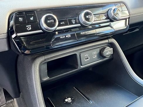 Used 2023 Honda Pilot Elite image 15