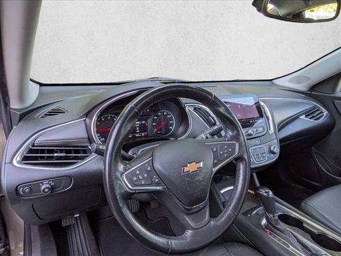 Used 2020 Chevrolet Malibu LT w/ Leather Package FWD image 10