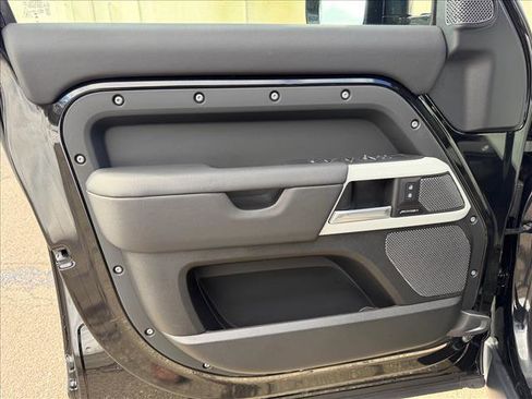 Used 2024 Land Rover Defender 110 S image 10