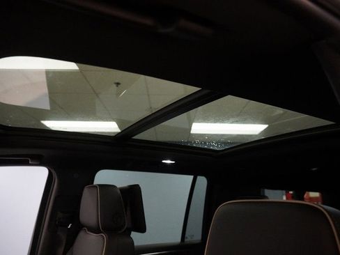 New 2025 Chevrolet Suburban Premier AWD/4WD image 6