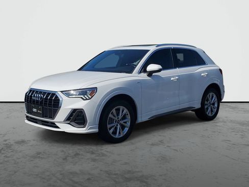 Used 2024 Audi Q3 2.0T Premium AWD/4WD image 2
