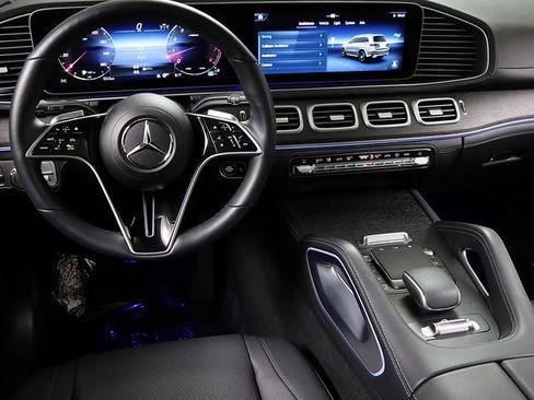 Certified 2025 Mercedes-Benz GLS 450 4MATIC image 17