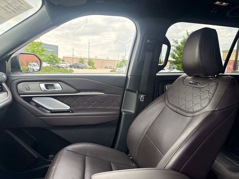 Used 2025 Ford Explorer Platinum w/ LUX Leather Package AWD/4WD image 20