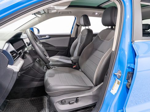 Used 2023 Volkswagen Taos SE w/ Panoramic Sunroof Package FWD image 15