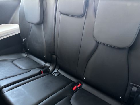 Certified 2024 Kia Carnival LX FWD image 16