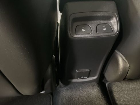 Used 2017 Chevrolet Cruze Premier w/ Enhanced Convenience Package FWD image 29