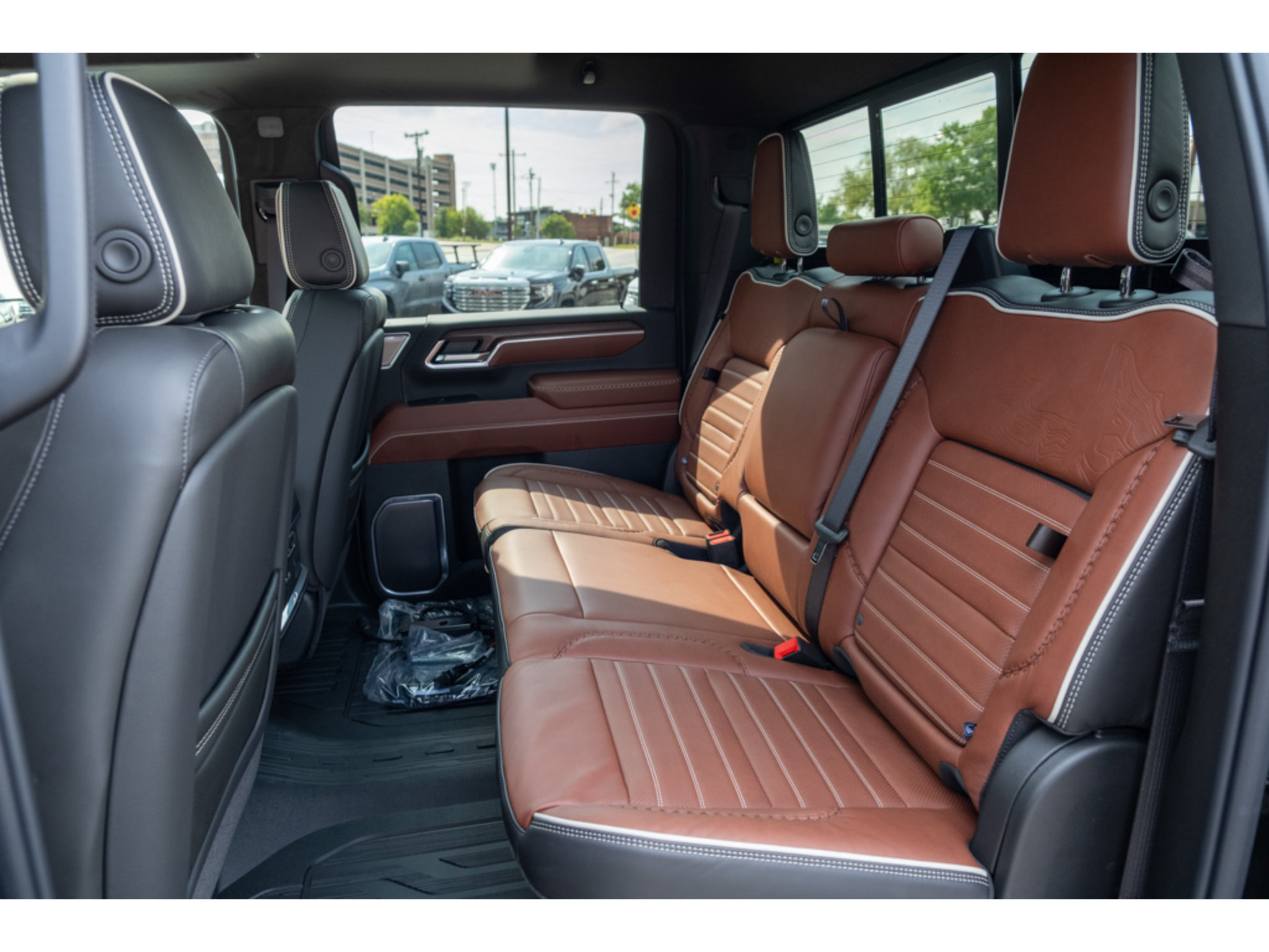 New 2026 GMC Sierra 2500 Denali Ultimate w/ LPO, Black Badging Package AWD/4WD image 13