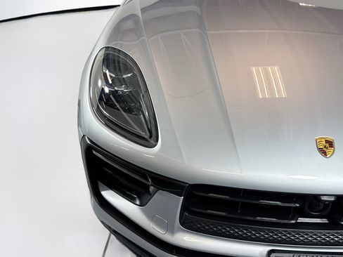 Used 2025 Porsche Macan Turbo AWD/4WD image 27