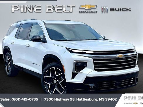 Used 2025 Chevrolet Traverse High Country FWD image 1