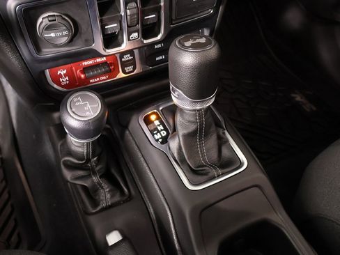 Used 2024 Jeep Wrangler Unlimited Rubicon w/ Technology Group image 9