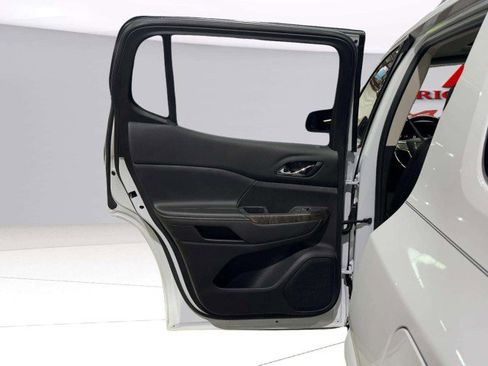 Used 2021 GMC Acadia Denali w/ Denali Technology Package image 44