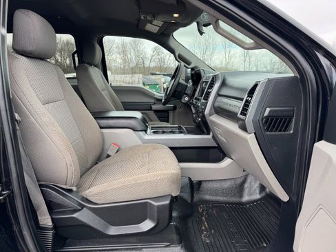 Used 2019 Ford F250 XLT w/ XLT Premium Package image 18