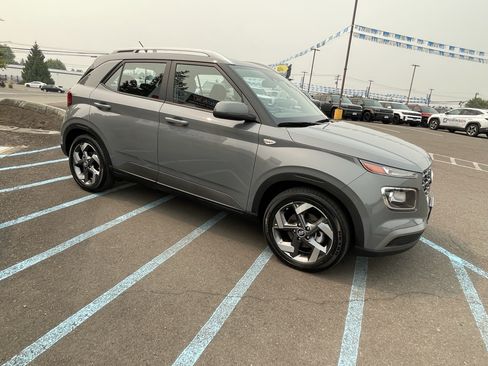 Certified 2023 Hyundai Venue SEL FWD image 7