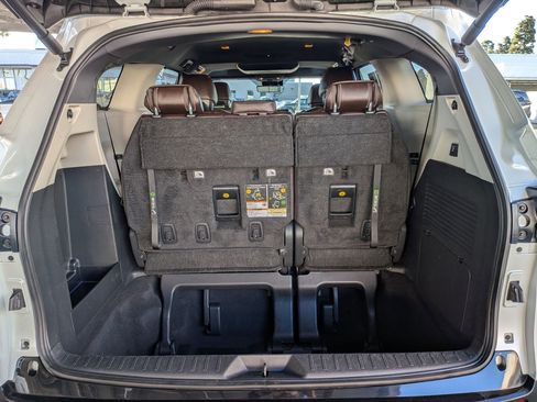 Certified 2023 Toyota Sienna Platinum image 33