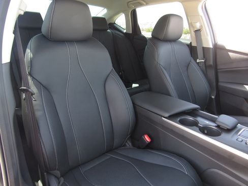 Certified 2025 Acura TLX w/ Technology Package image 11