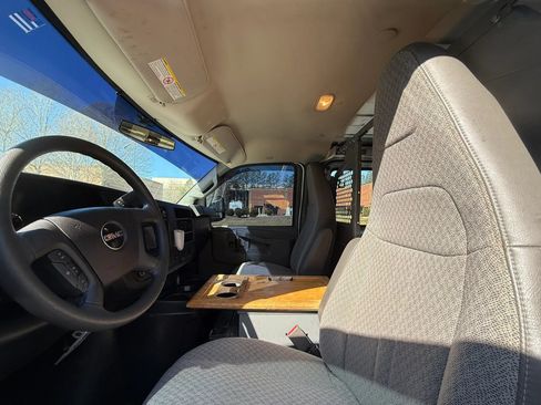 Used 2017 GMC Savana 2500 RWD image 11