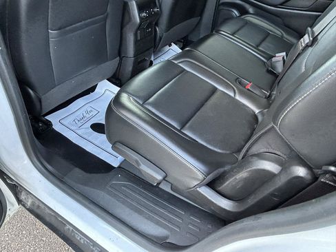 Used 2023 GMC Acadia SLT w/ Technology Package AWD/4WD image 9