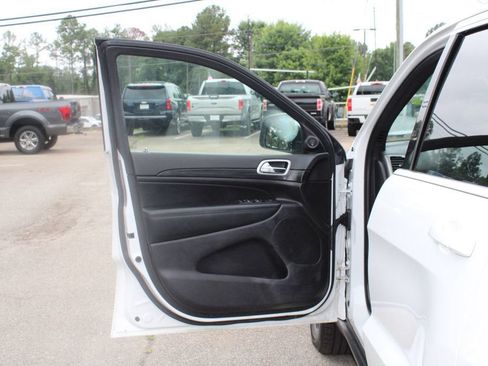 Used 2020 Jeep Grand Cherokee Laredo w/ Quick Order Package 2BN North AWD/4WD image 13