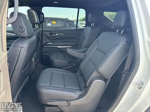 Used 2025 Chevrolet Traverse LT w/ Sun and Wheel Package AWD/4WD image 6